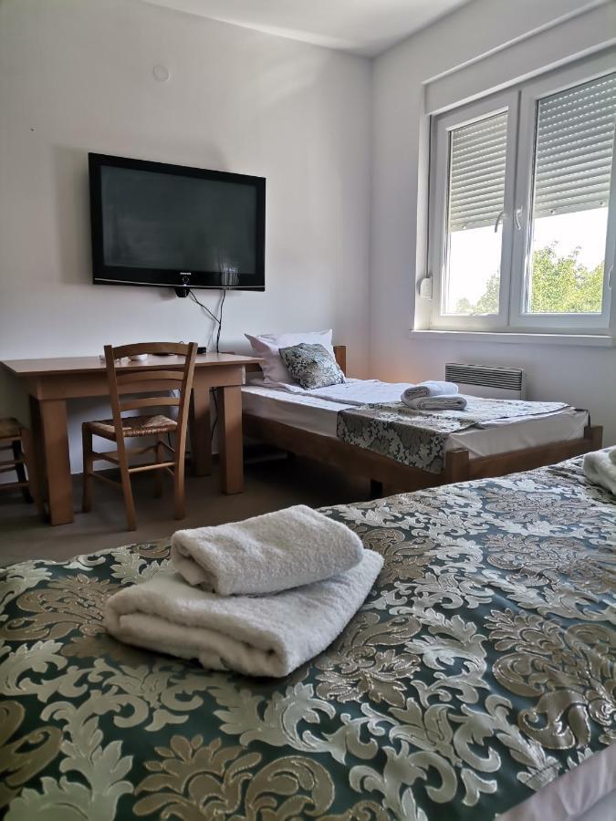 Apartmani - Vila Kovilje Banja Koviljaca Bagian luar foto